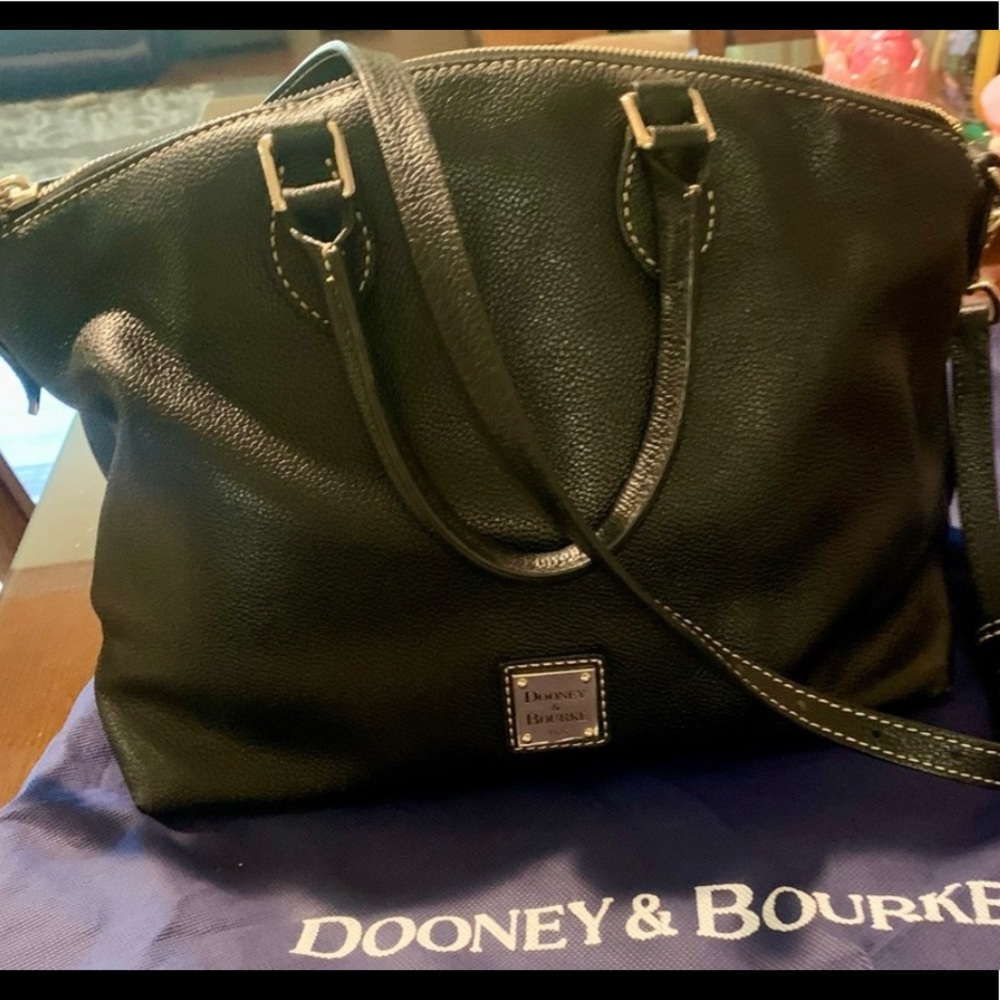 EUC Dooney and Bourke pebble leather satchel